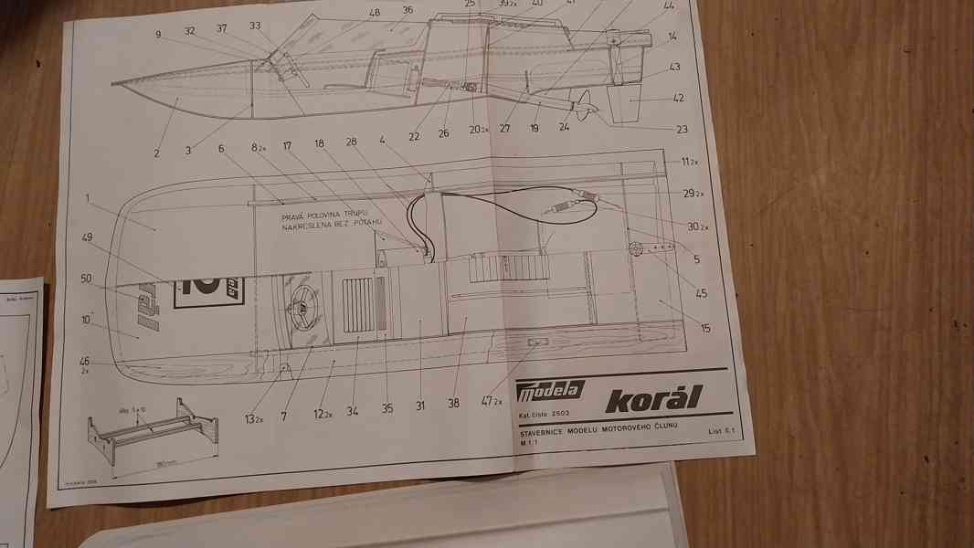 Retro stavebnice modelu motorového člunu - foto 5