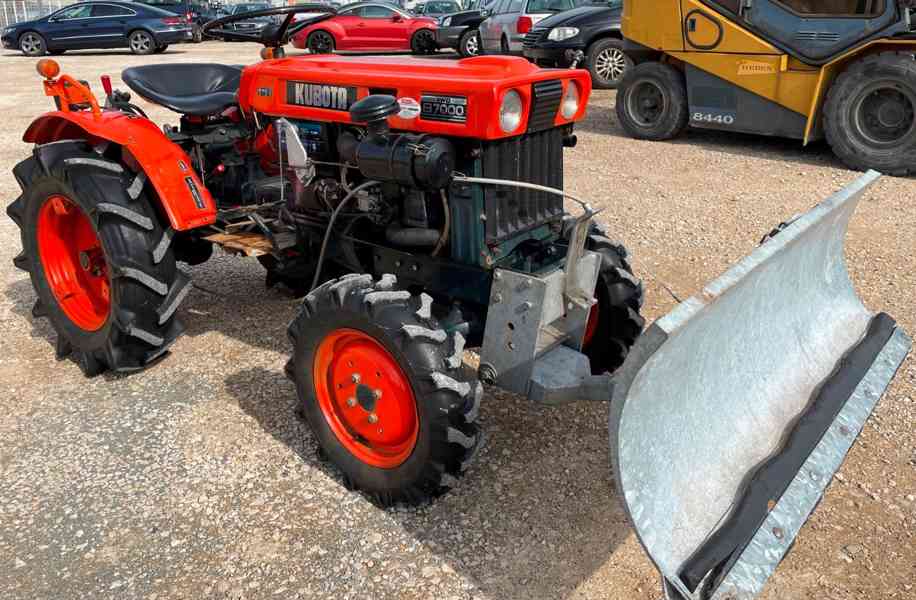 Traktor Kubota B7000 4x4 - foto 6