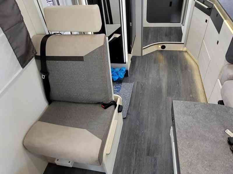 Ford 170PS Automat, Challenger 260 Premium Graphite Paket - foto 30