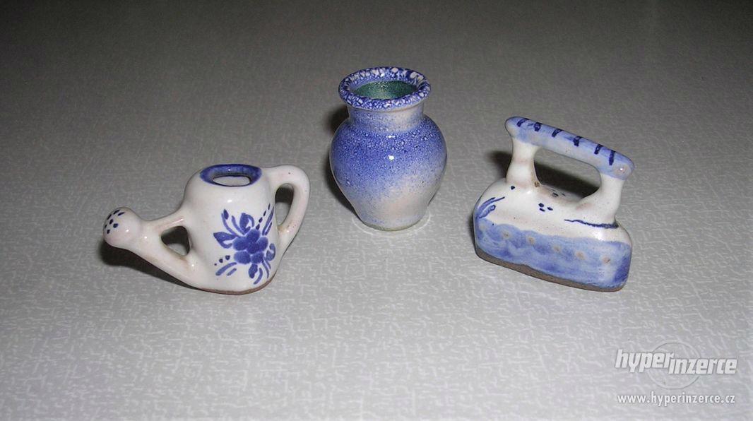 keramické miniatury: konvička, žehlička, vázička - foto 1