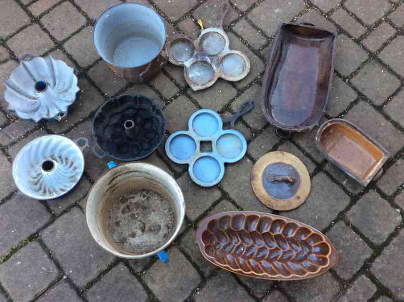 Staré  litinové a keramické nádobí - foto 2