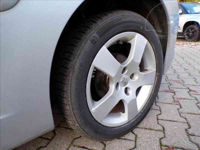 Peugeot 207 1,6 i SPORT-HNED ODJÍŽDÍTE - foto 17