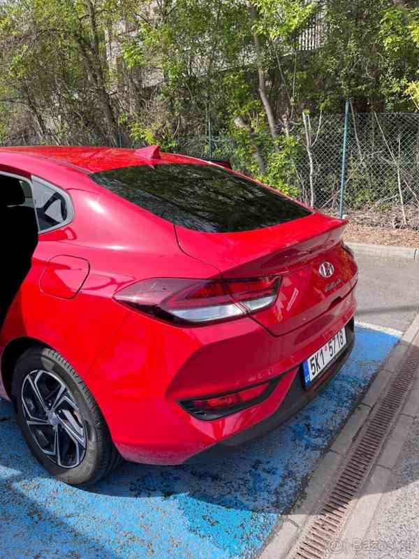 Hyundai i30 1,0   Fastback - foto 8