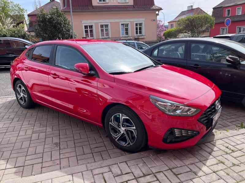 Hyundai i30 1,0   Fastback - foto 2