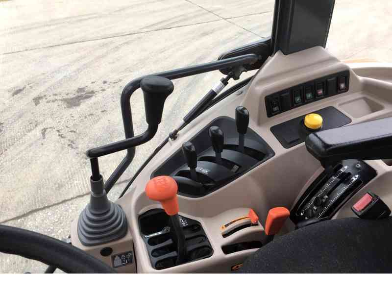 Traktoru Kubota m6060 s čelním nakladačem - foto 4