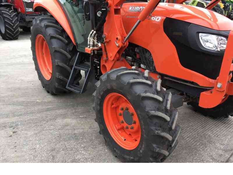 Traktoru Kubota m6060 s čelním nakladačem - foto 5