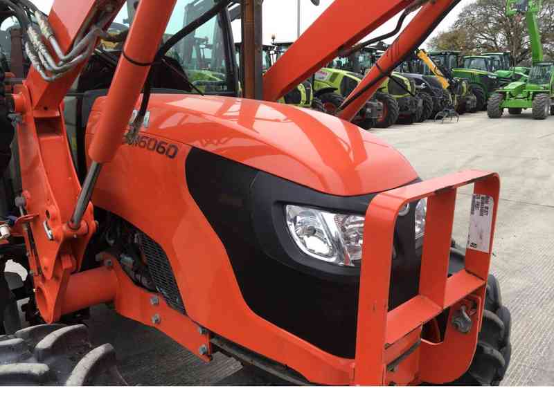 Traktoru Kubota m6060 s čelním nakladačem - foto 6