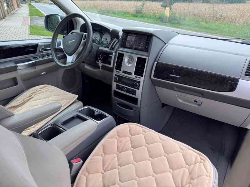 Chrysler Grand Voyager 2,8 CRDi RT 2010 - foto 13