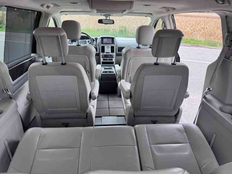 Chrysler Grand Voyager 2,8 CRDi RT 2010 - foto 9