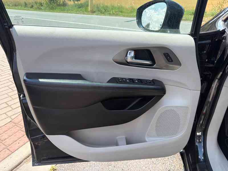  Chrysler Pacifica 3,6 Pentastar RU Kůže 2020 DPH - foto 14