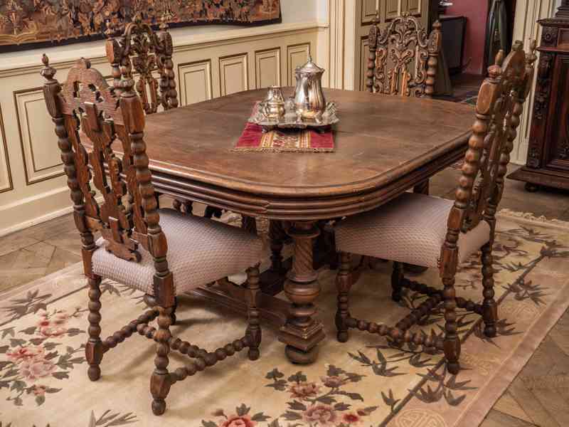 Starožitný jídelní stůl Henry II Ořech