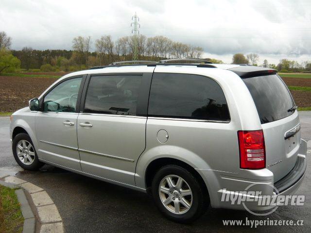 Chrysler Town Country 3,8V6 Stown Go 2010 TOP - foto 3