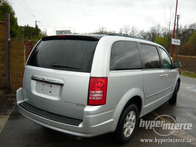 Chrysler Town Country 3,8V6 Stown Go 2010 TOP - foto 4