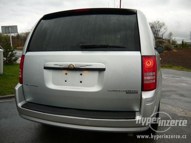 Chrysler Town Country 3,8V6 Stown Go 2010 TOP - foto 5