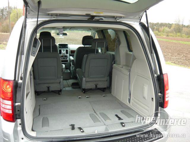 Chrysler Town Country 3,8V6 Stown Go 2010 TOP - foto 6