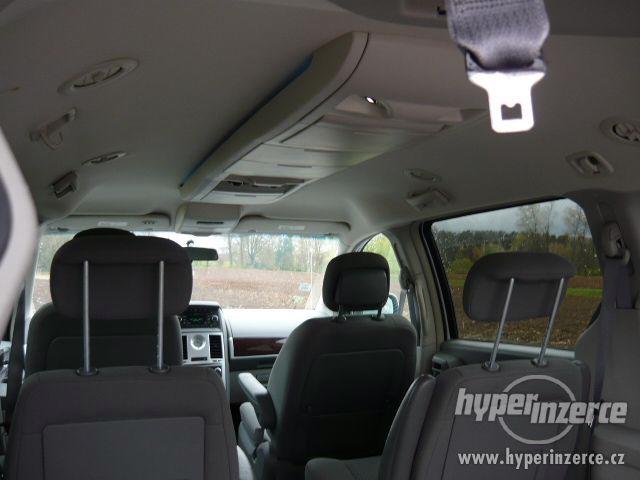 Chrysler Town Country 3,8V6 Stown Go 2010 TOP - foto 7