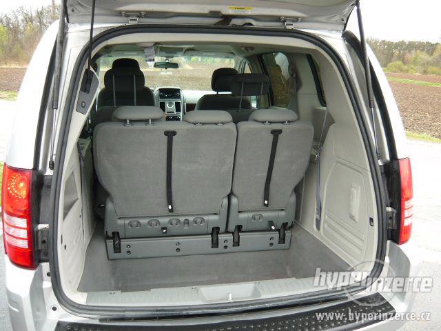 Chrysler Town Country 3,8V6 Stown Go 2010 TOP - foto 9