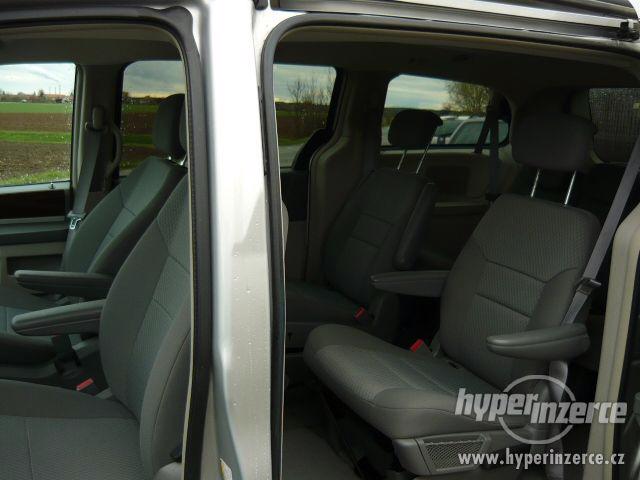 Chrysler Town Country 3,8V6 Stown Go 2010 TOP - foto 12