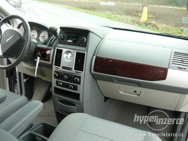Chrysler Town Country 3,8V6 Stown Go 2010 TOP - foto 14