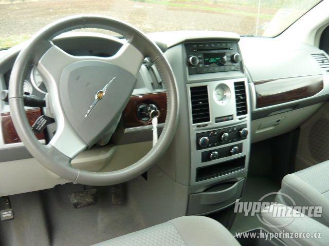 Chrysler Town Country 3,8V6 Stown Go 2010 TOP - foto 16