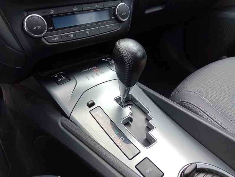 Toyota Avensis 1.8 VVT-I Aut. benzín 108kw - foto 5