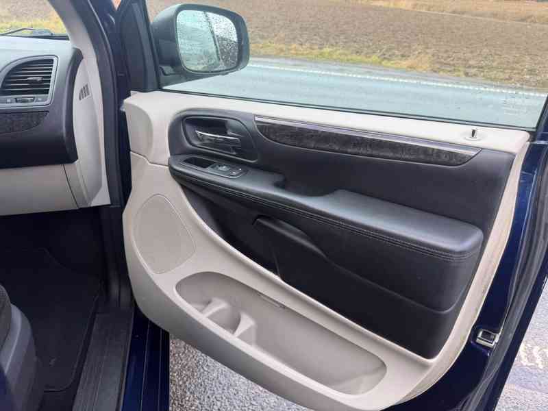 Dodge Grand Caravan 3,6 RT LPG 2014 - foto 11