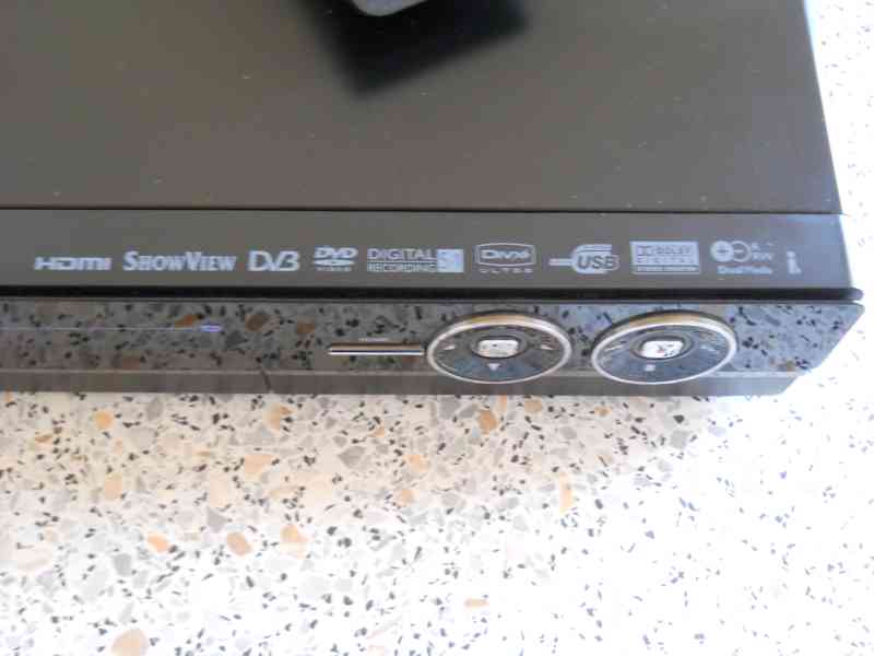 DVD rekordér Philips DVDR5570 - foto 4