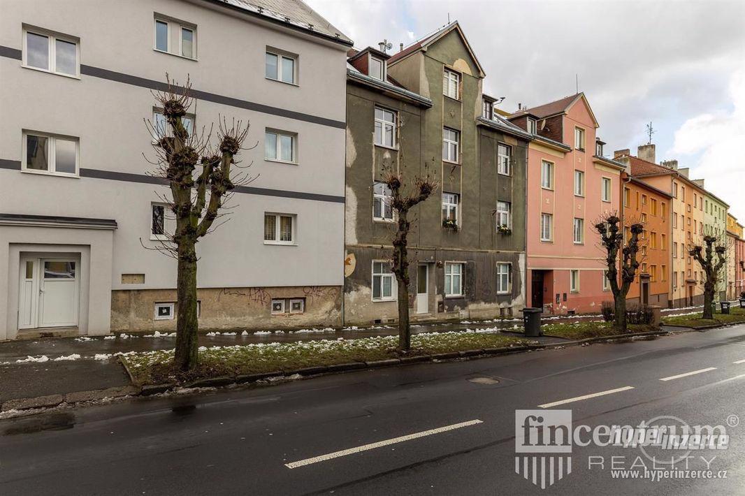 Prodej bytu 2+1 61 m2 Závodu míru, Karlovy Vary Stará Role - foto 1