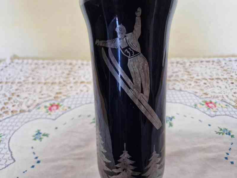 Zajímavá černá Váza Lyžař Skoky na Lyžích Burkert - foto 3