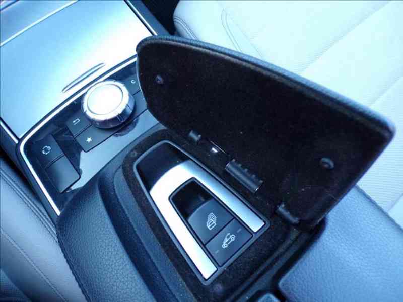 Mercedes-Benz E 200 2,0i AUTOMAT - foto 7