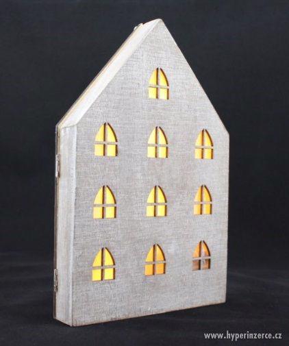 Dřevěný vánoční box s LED osvětlením s okýnky - foto 1
