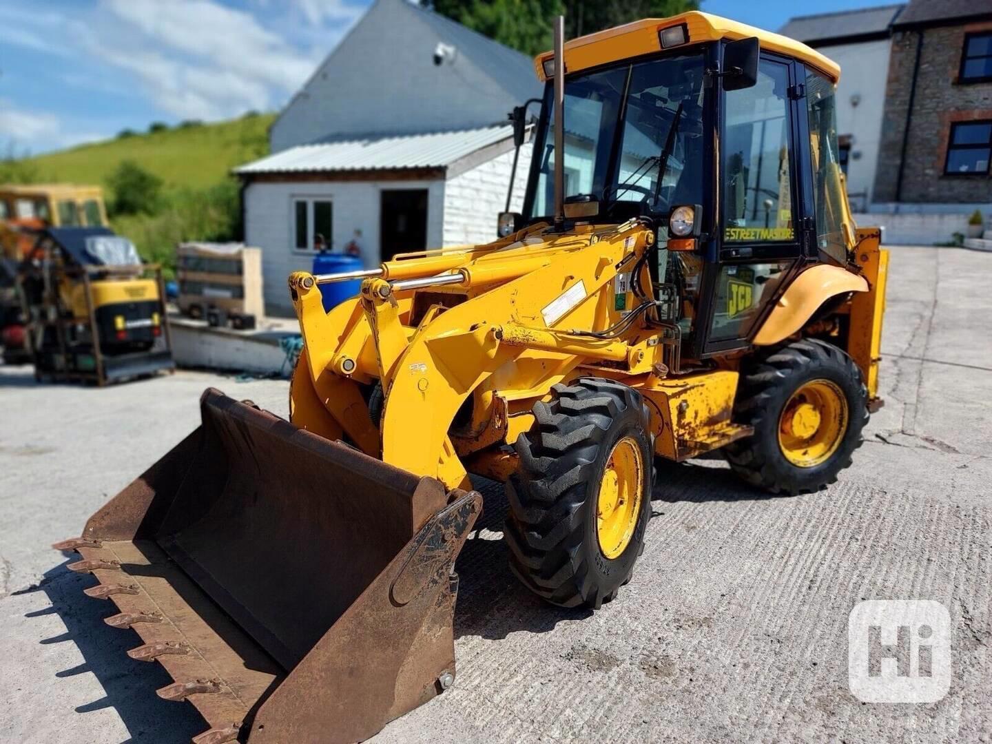 Rýpadlo-nakladač JCB 2CX street master - foto 1