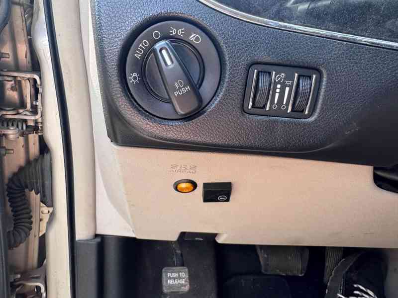 Chrysler Town Country 3,6 LPG Limited DVD 2014 - foto 20