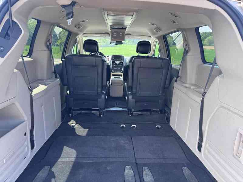 Chrysler Town Country 3,6 LPG Limited DVD 2014 - foto 8