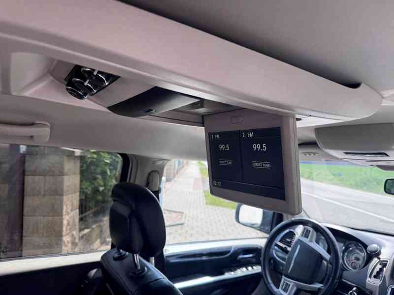 Chrysler Town Country 3,6 LPG Limited DVD 2014 - foto 11
