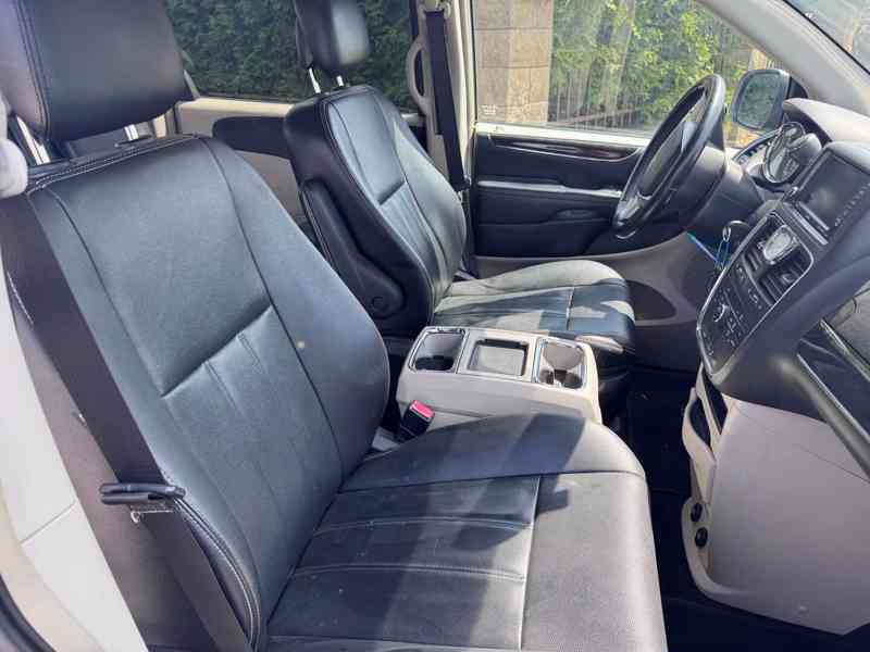 Chrysler Town Country 3,6 LPG Limited DVD 2014 - foto 12