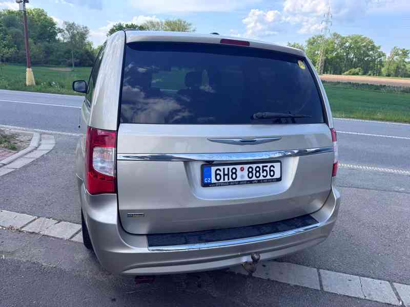 Chrysler Town Country 3,6 LPG Limited DVD 2014 - foto 5