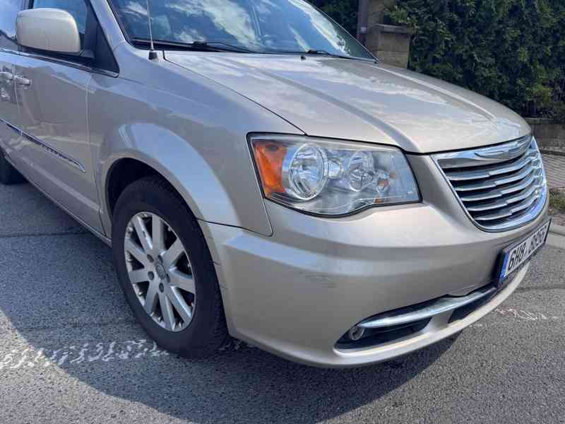 Chrysler Town Country 3,6 LPG Limited DVD 2014 - foto 7