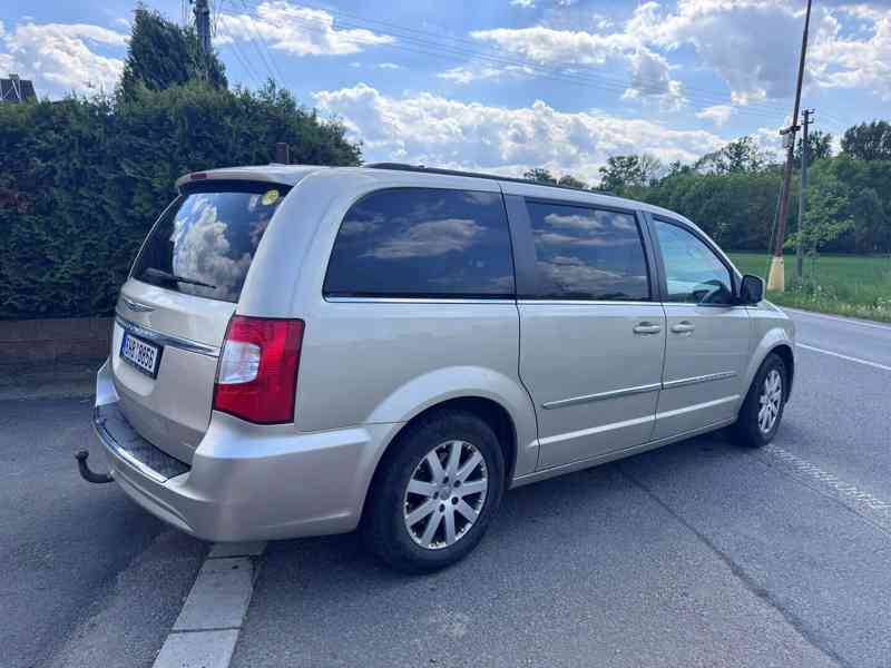 Chrysler Town Country 3,6 LPG Limited DVD 2014 - foto 4
