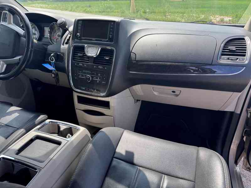 Chrysler Town Country 3,6 LPG Limited DVD 2014 - foto 14