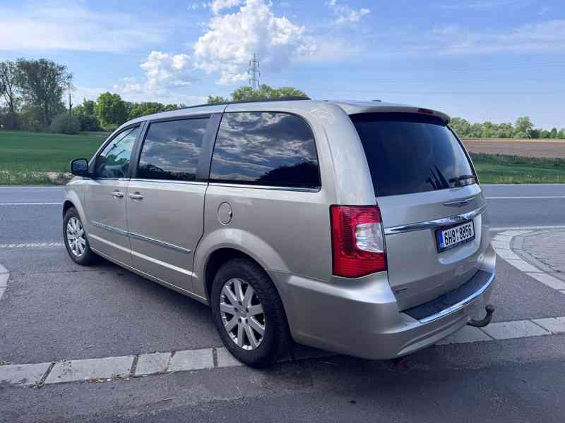 Chrysler Town Country 3,6 LPG Limited DVD 2014 - foto 3