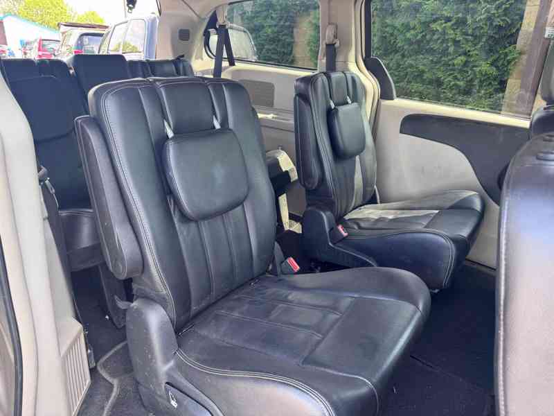 Chrysler Town Country 3,6 LPG Limited DVD 2014 - foto 15