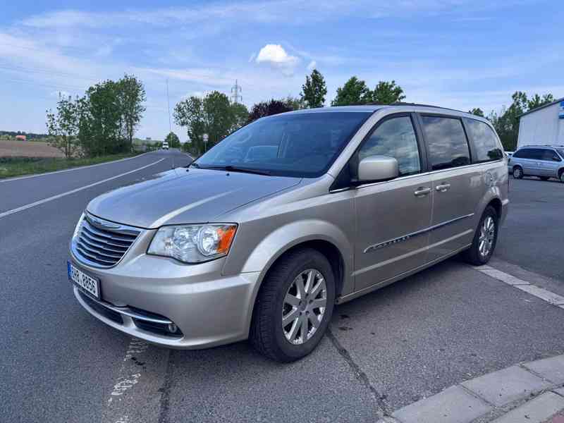 Chrysler Town Country 3,6 LPG Limited DVD 2014 - foto 2
