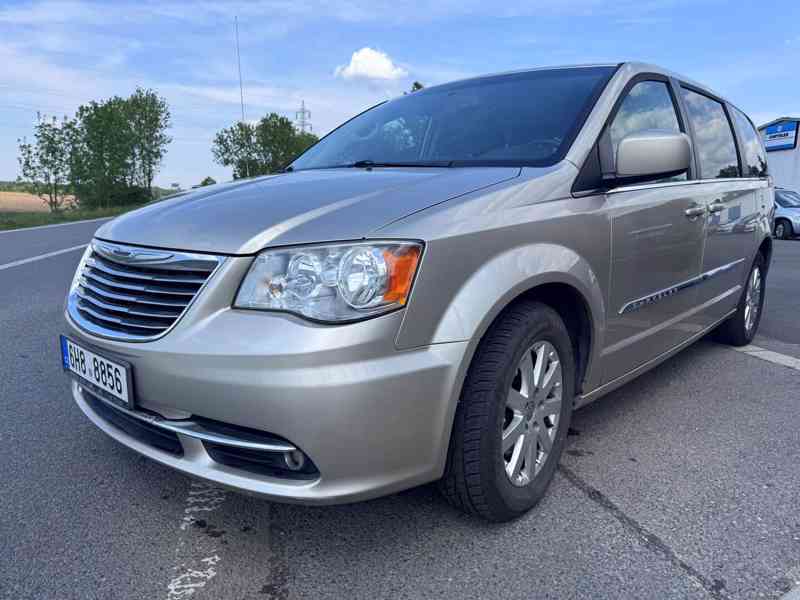Chrysler Town Country 3,6 LPG Limited DVD 2014 - foto 6