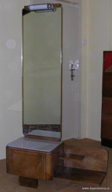 Staré zrcadlo - toaletní stolek (UP Bučovice)(toaletka) - foto 2