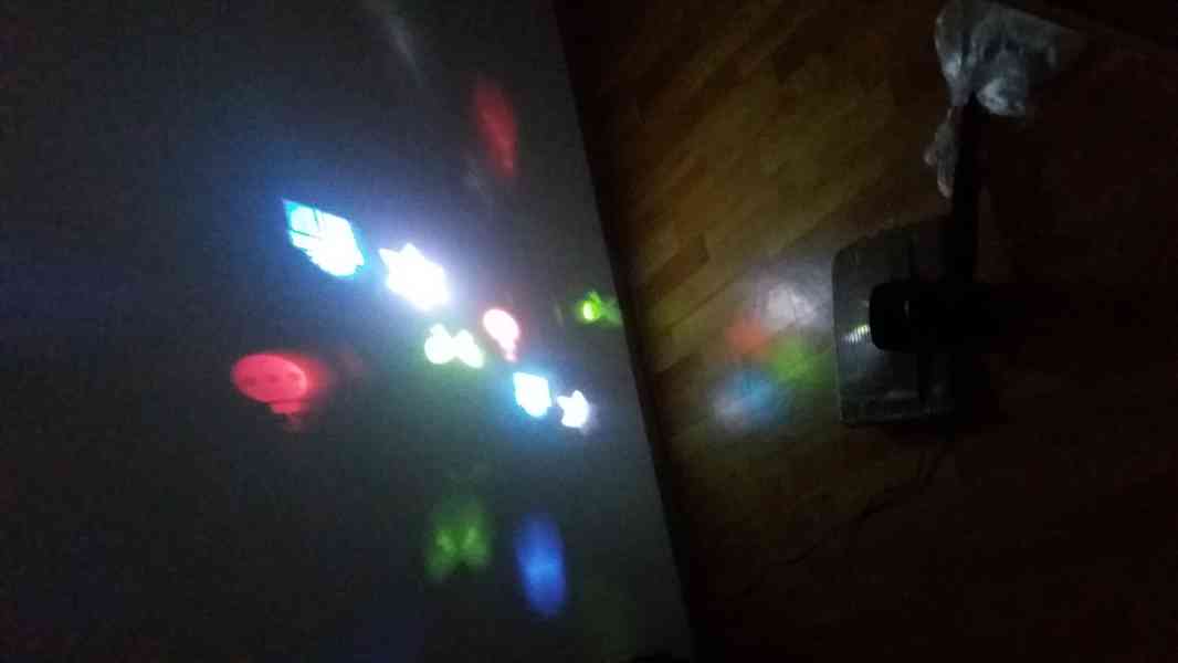 Laserový venkovní párty světelný projektor reflektor  - foto 5