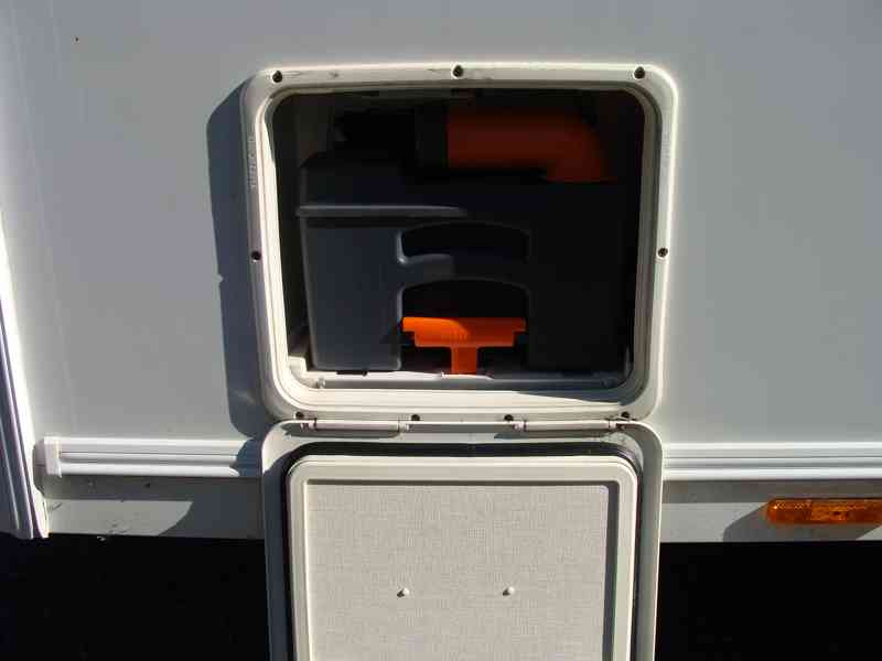 Karavan Lunar Venus 500/4 rok 2012 - foto 8