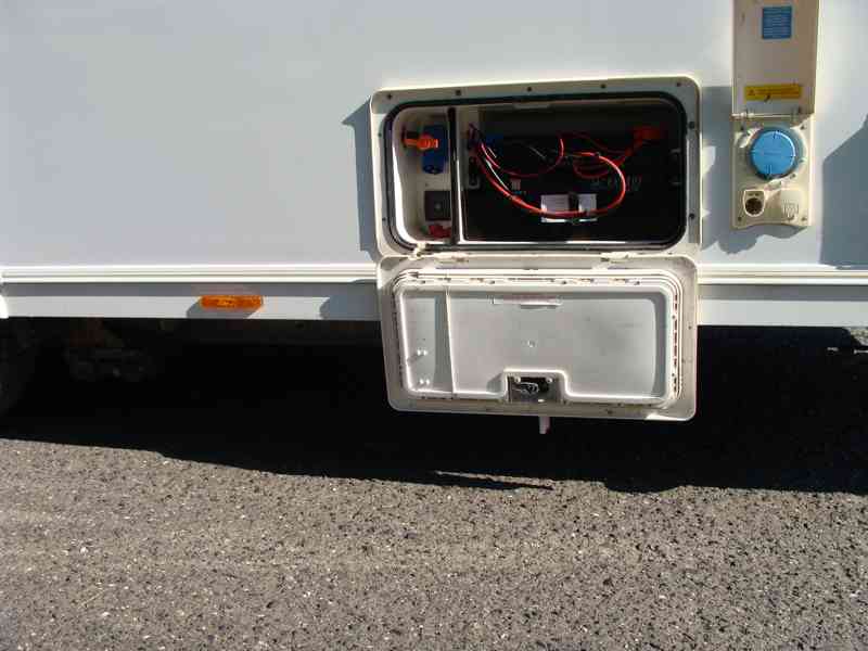 Karavan Lunar Venus 500/4 rok 2012 - foto 9