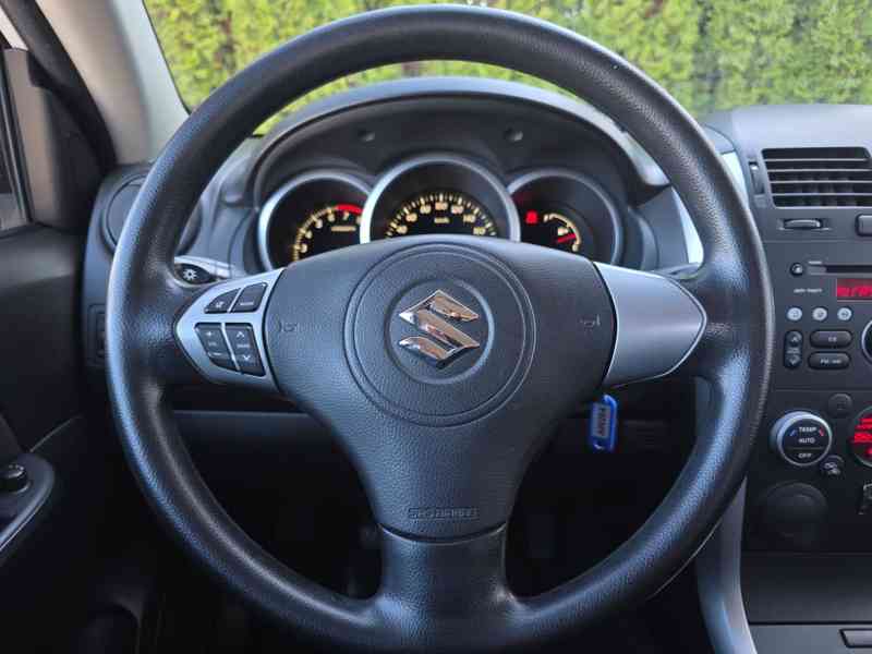 Suzuki Grand Vitara 1.6i. City benzín 78kw - foto 6