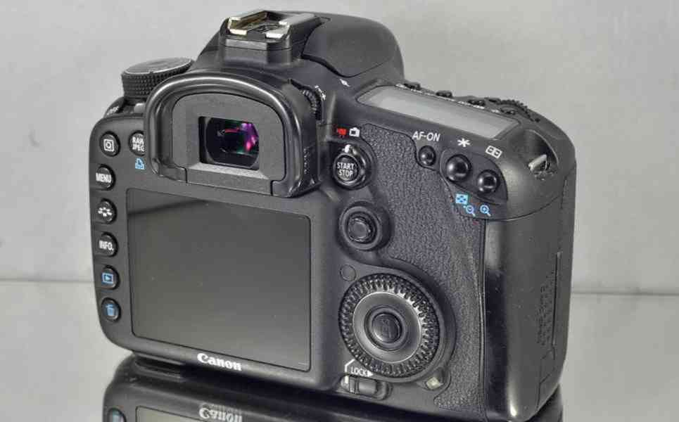 Canon EOS 7D **Polo-profesionál DSLR*18 Mp*FullHDV* 7800 exp - foto 5